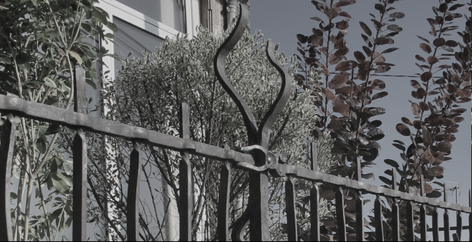 Grille sur muret fer pur forgé