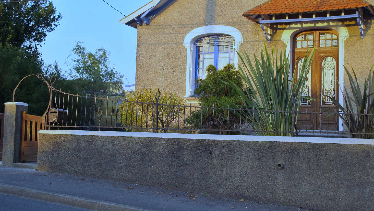 Grille sur Muret