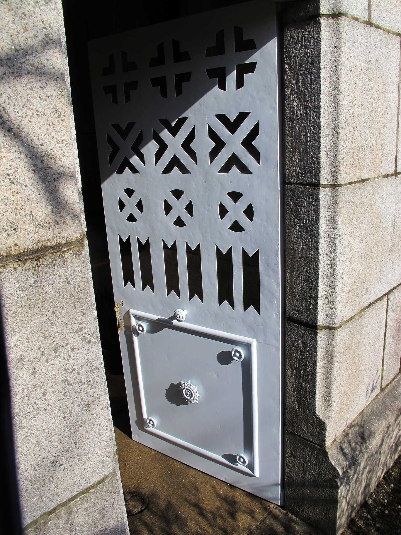 Porte de Caveau