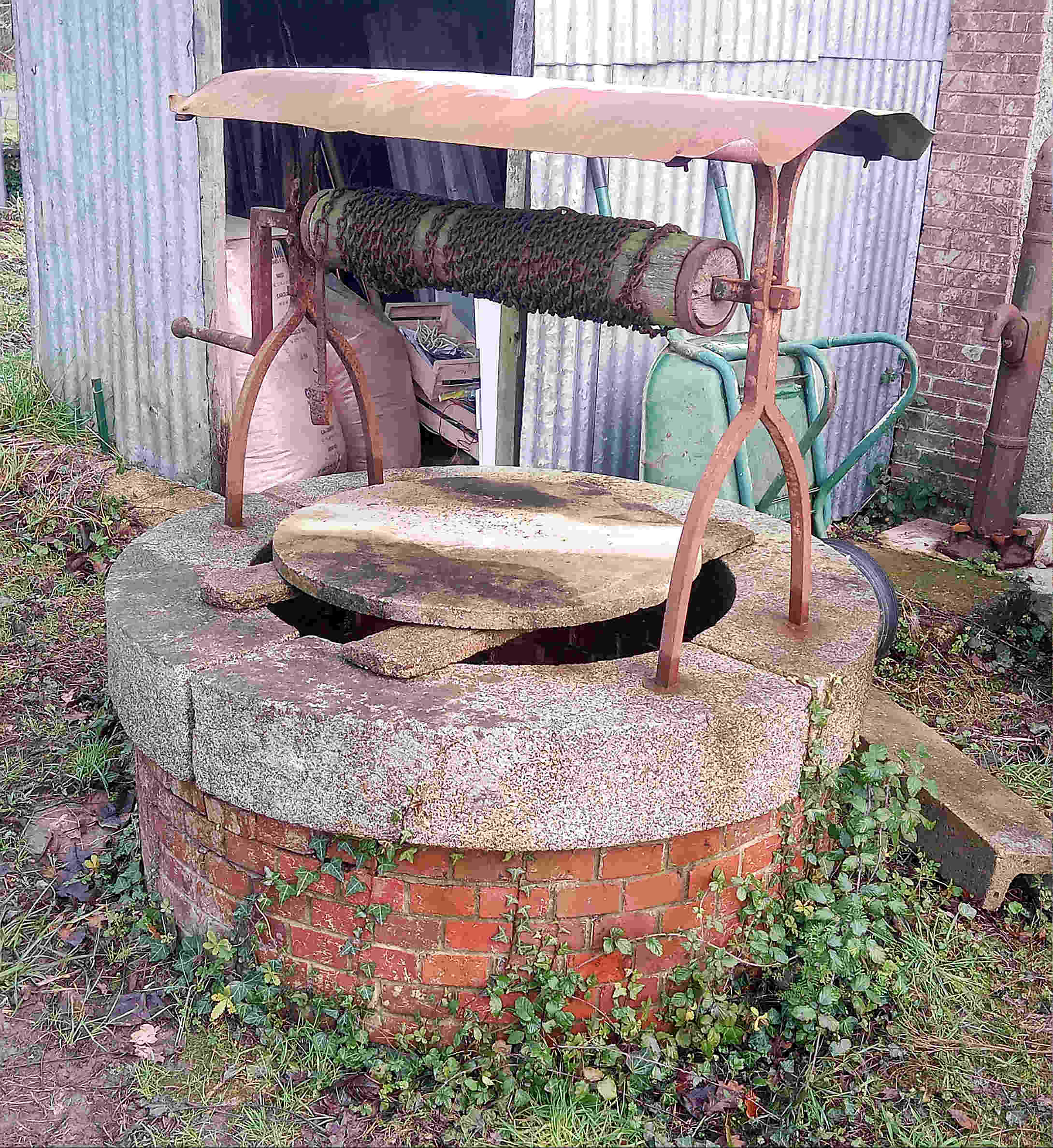 Ferronneries sur Margelle de Puits